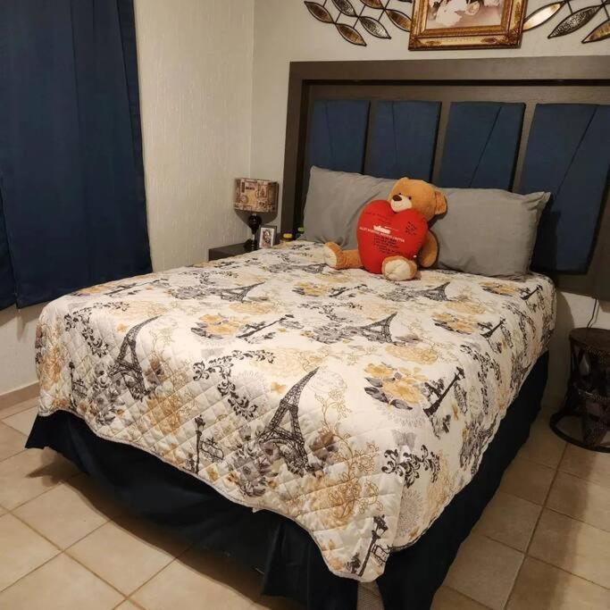 3 bedroom townhouse w garage blocks from the beach view 4