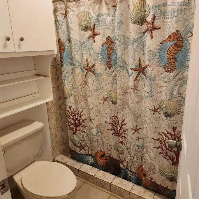 3 bedroom townhouse w garage blocks from the beach view 5