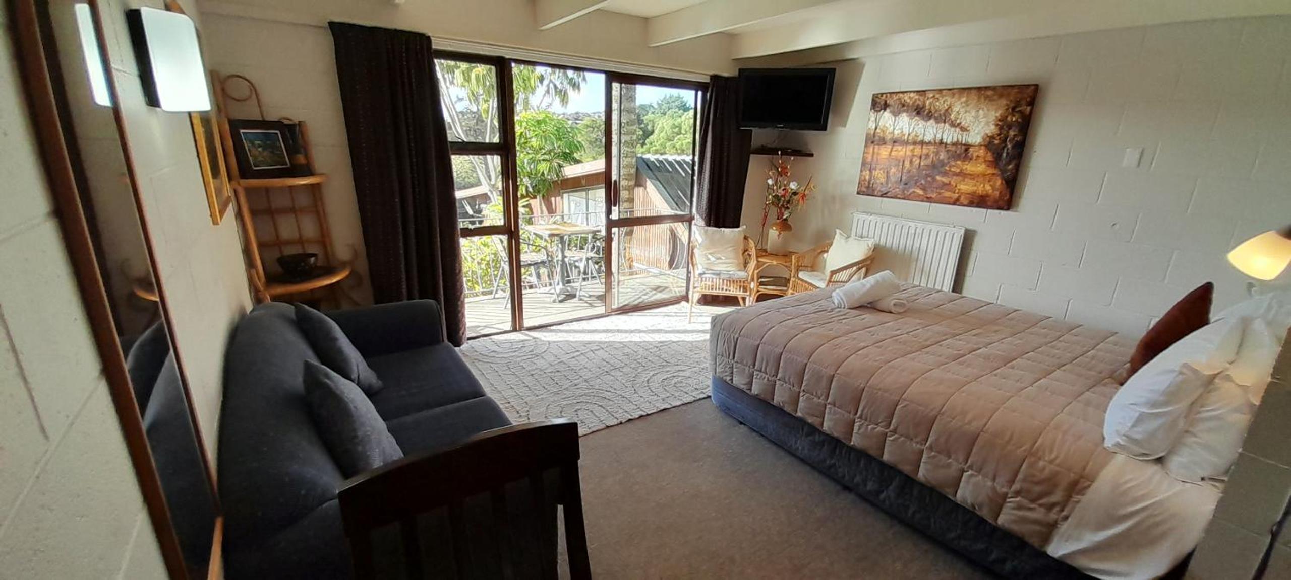 Waterfalls Estate - Motel & Campground