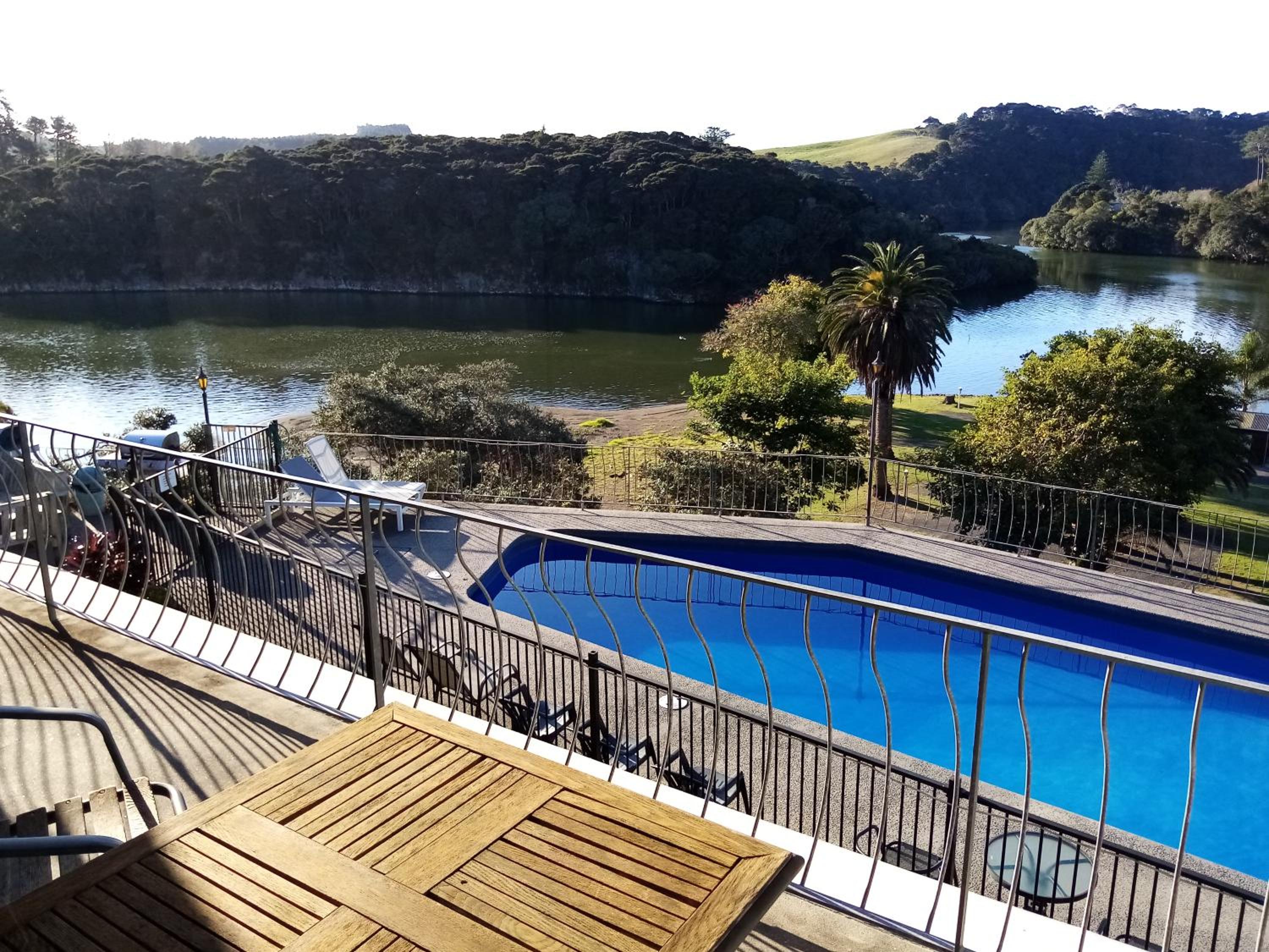 Waterfalls Estate - Motel & Campground