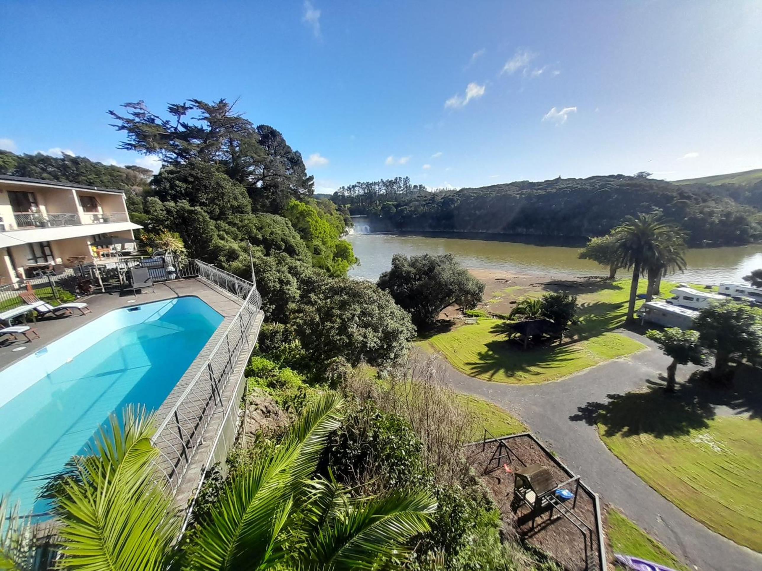 Waterfalls Estate - Motel & Campground