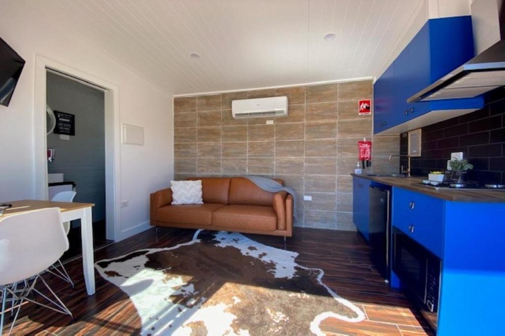 Amethyst - 1 Bed with Hot Tub - Kundalini Lodge