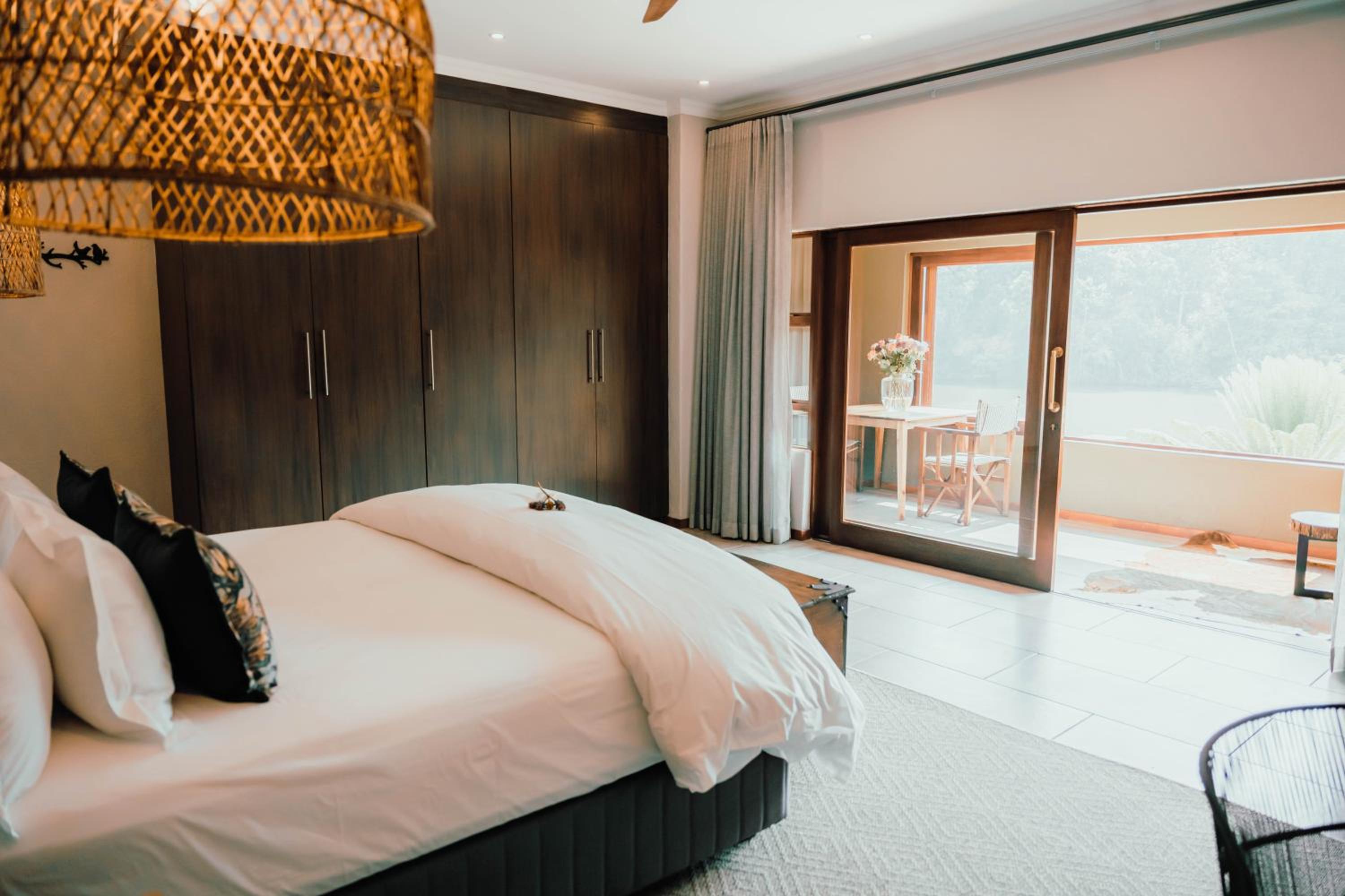 Bambuu Lakeside Lodge