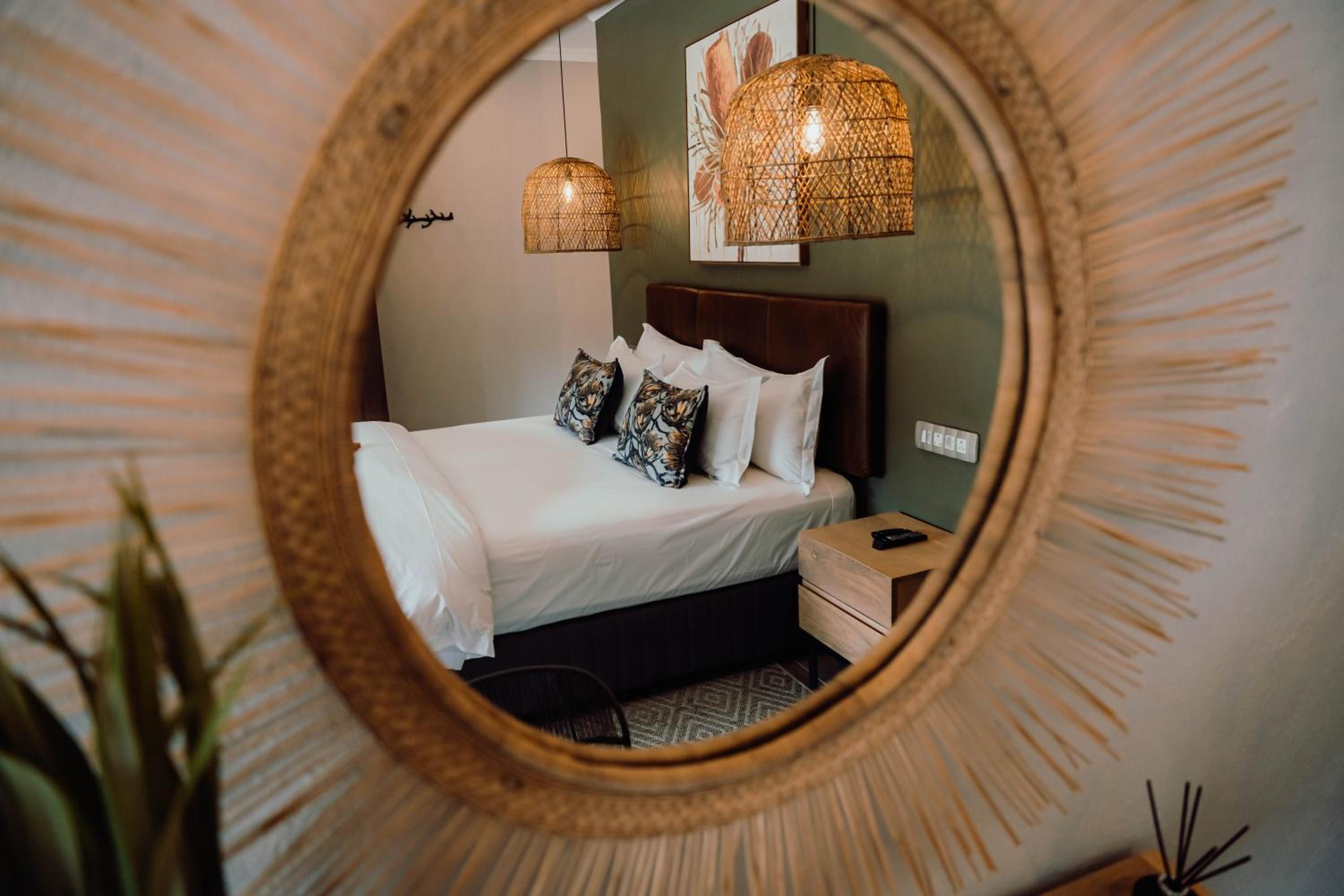 Bambuu Lakeside Lodge