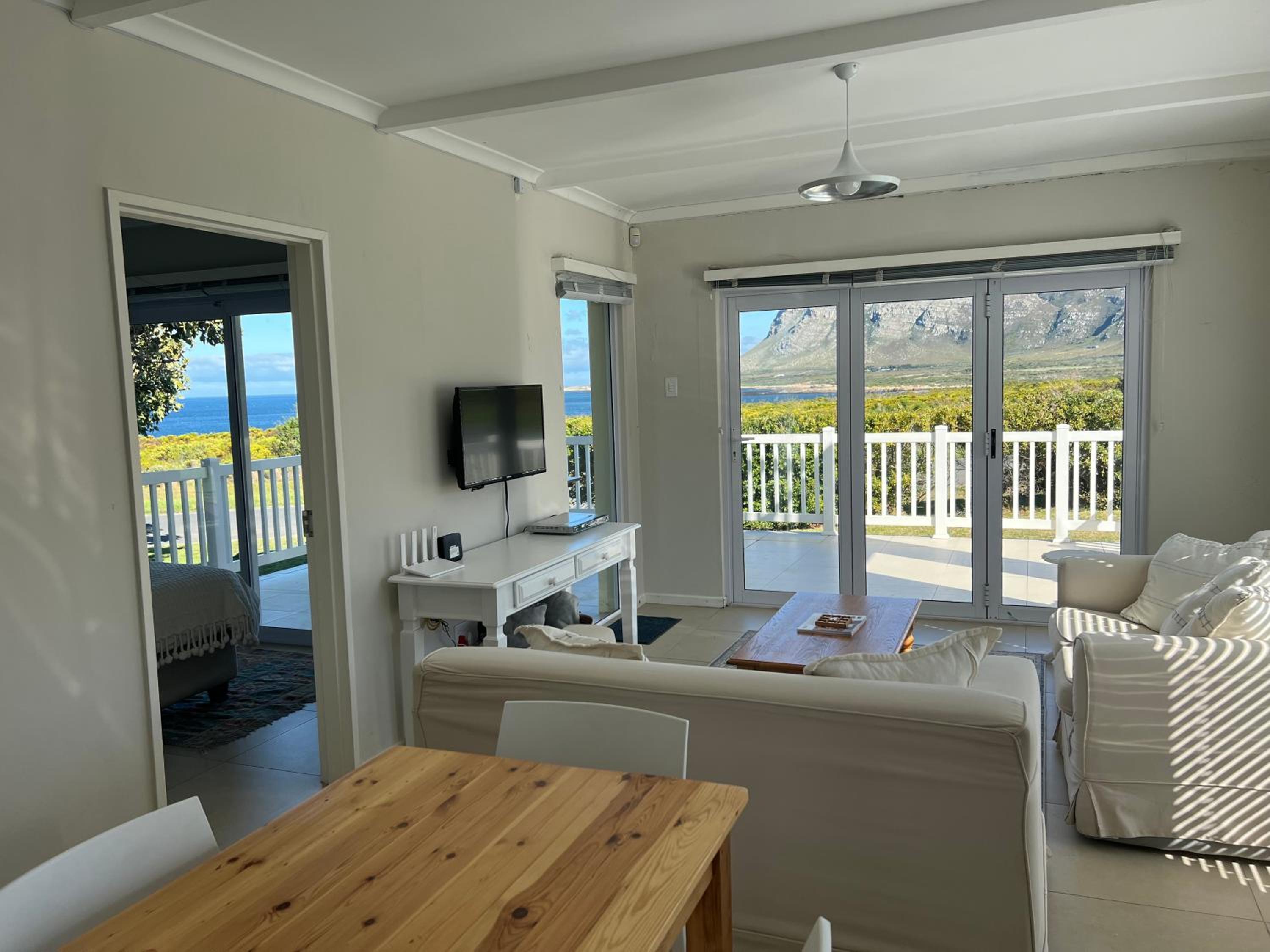 Views galore in Kleinmond view 4