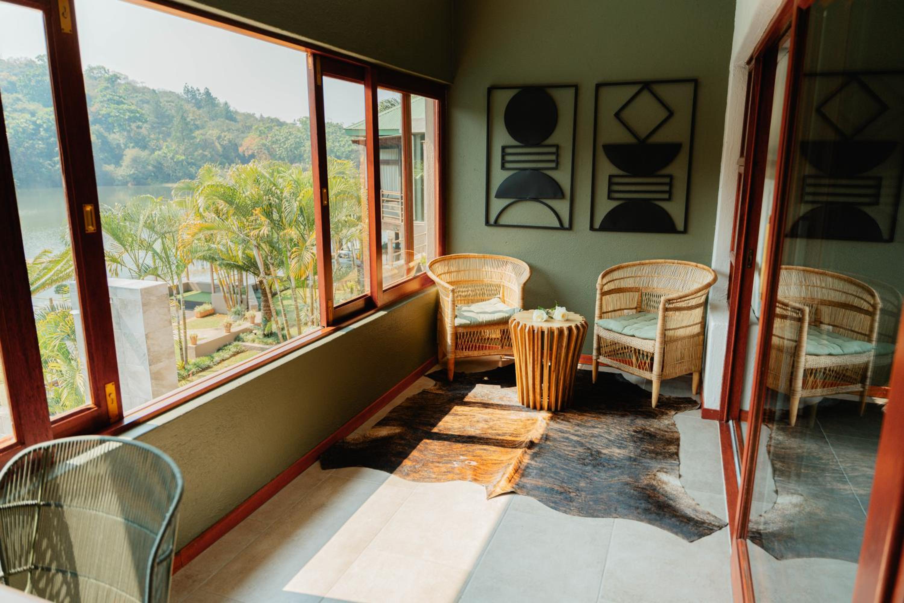 Bambuu Lakeside Lodge