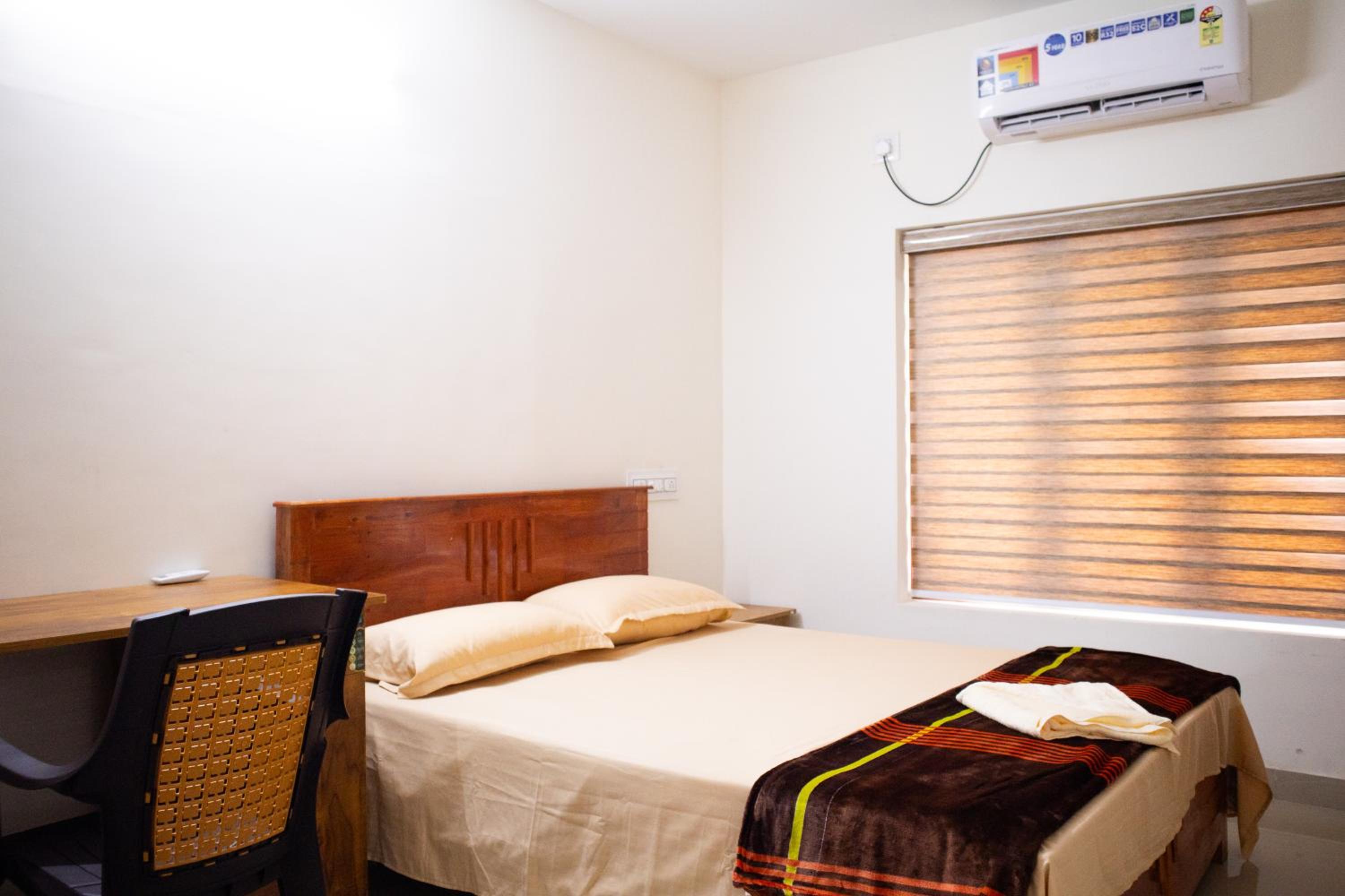 Salalah Enclave - 3 AC Bedroom House at Vytilla, Kochi view 3