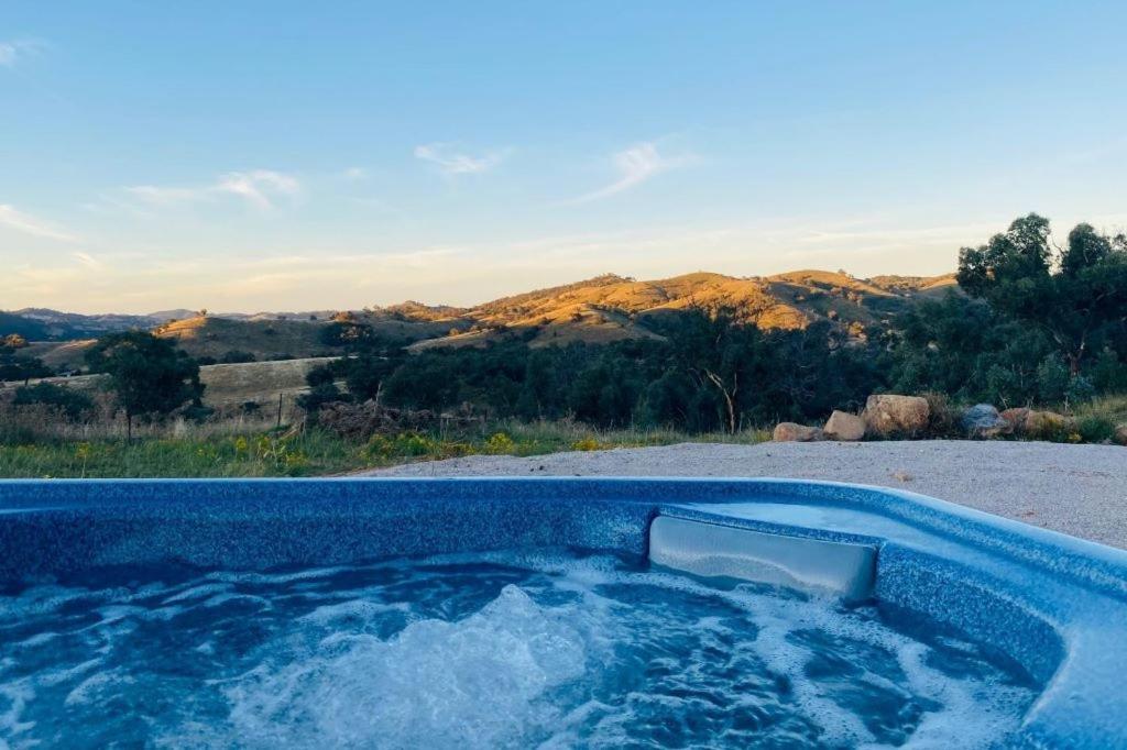Amethyst - 1 Bed with Hot Tub - Kundalini Lodge