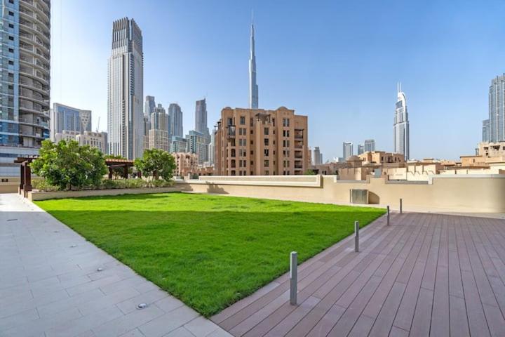 Burj Khalifa View - 2BR and Maid - Downtown