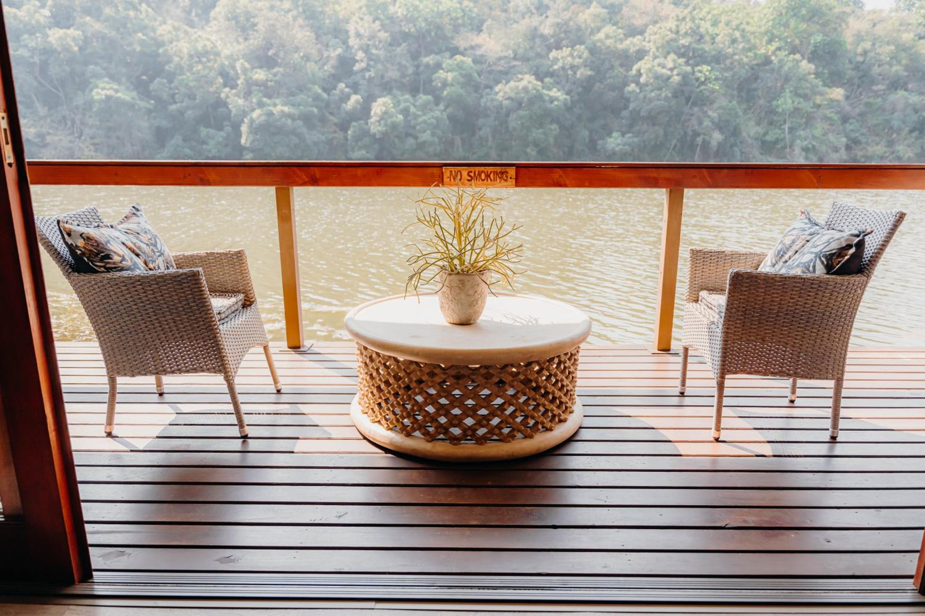 Bambuu Lakeside Lodge