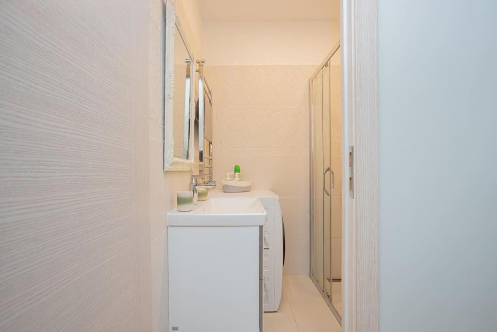 Silent, Classic style flat by Gertrudes church