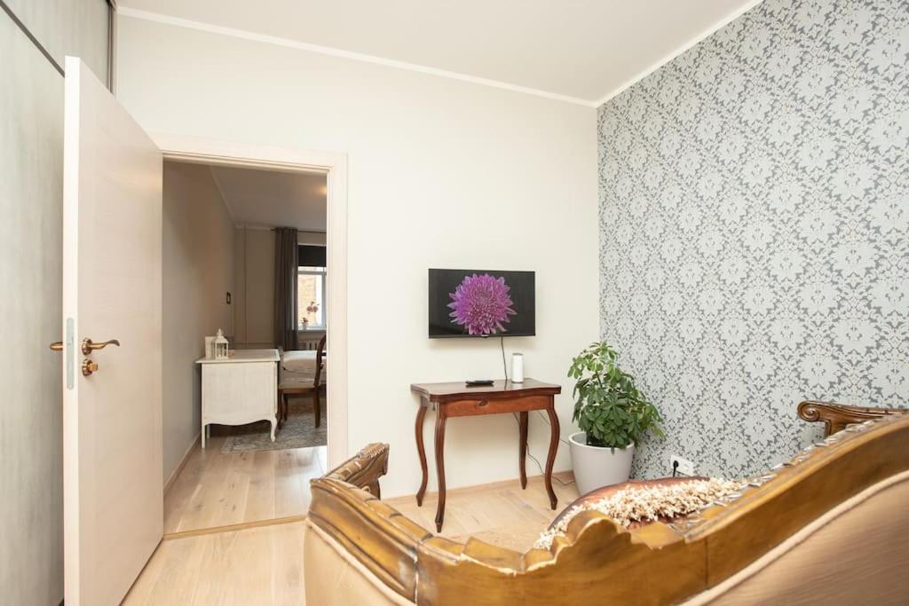 Silent, Classic style flat by Gertrudes church