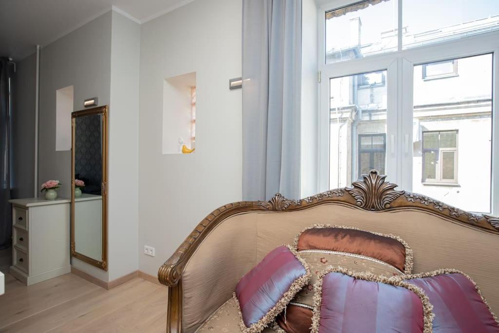 Silent, Classic style flat by Gertrudes church