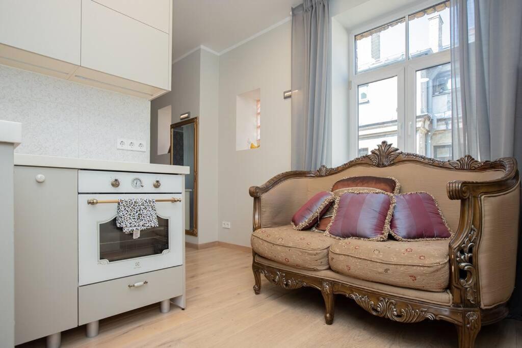 Silent, Classic style flat by Gertrudes church