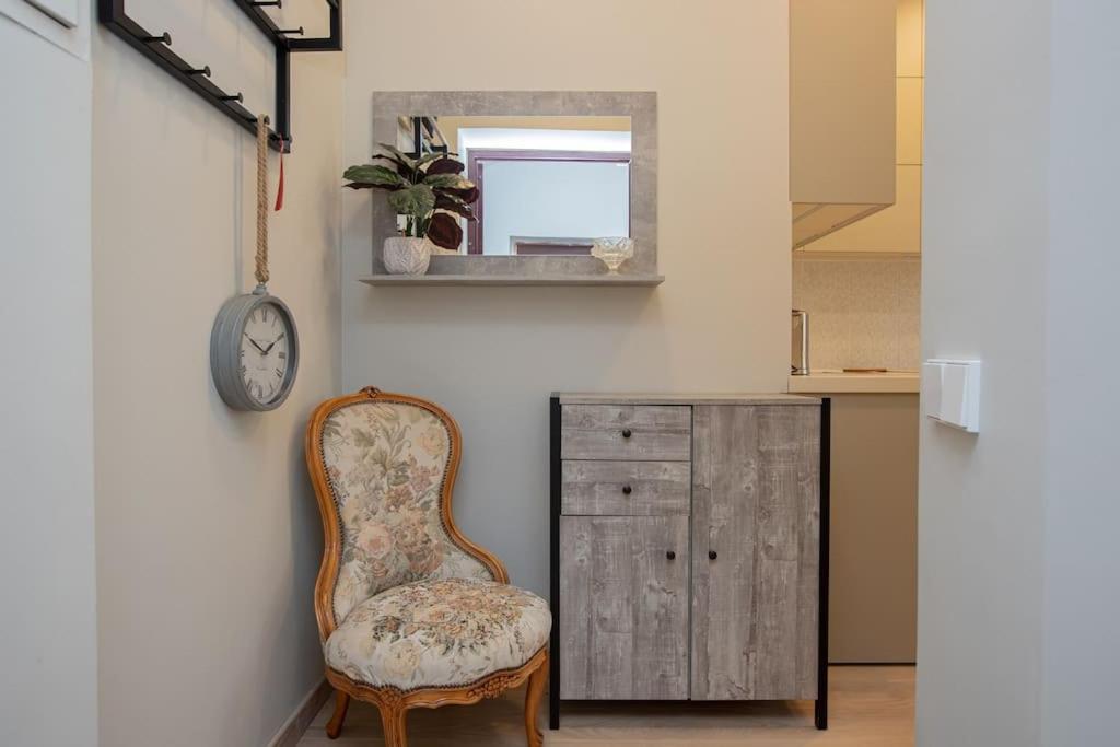 Silent, Classic style flat by Gertrudes church