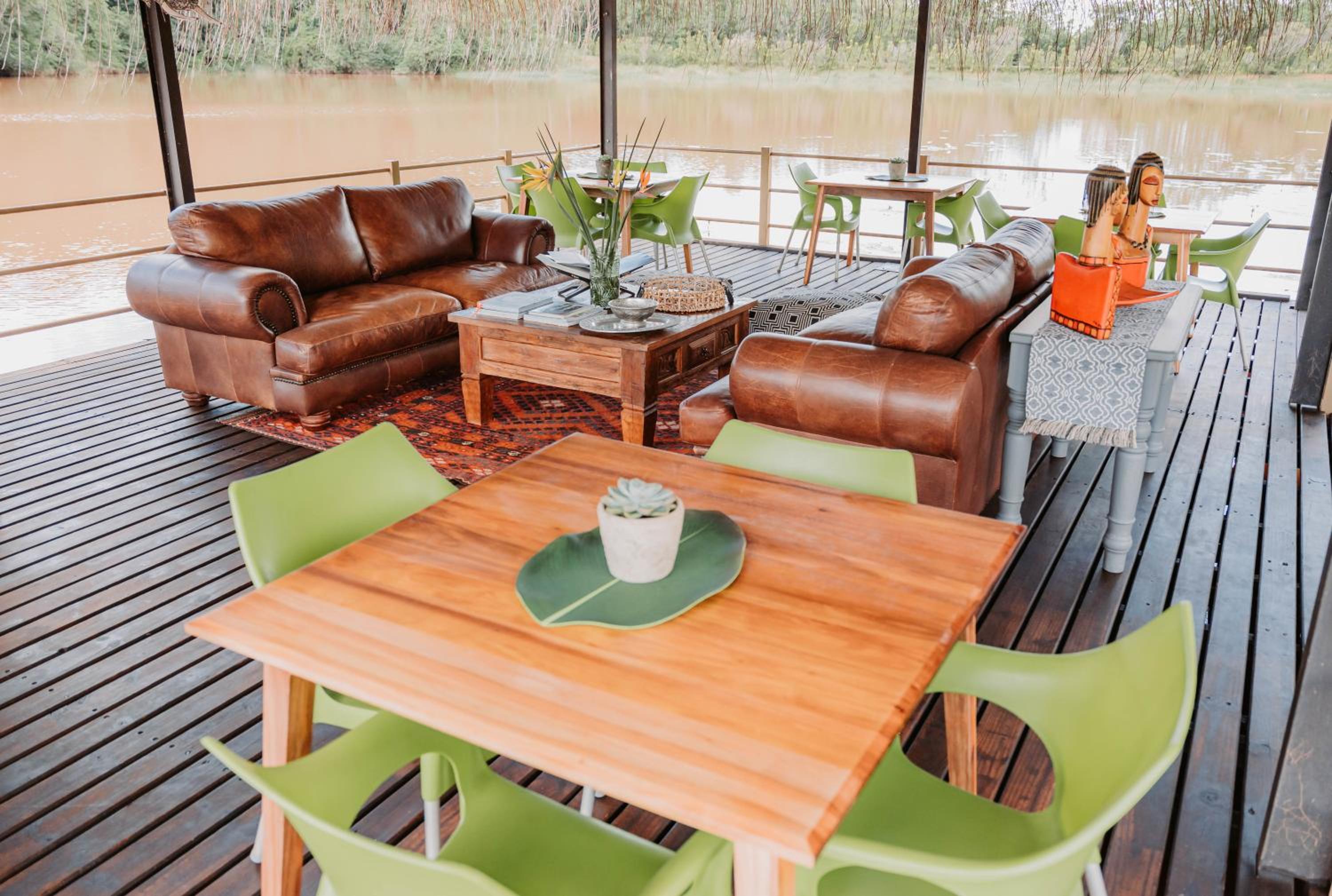 Bambuu Lakeside Lodge