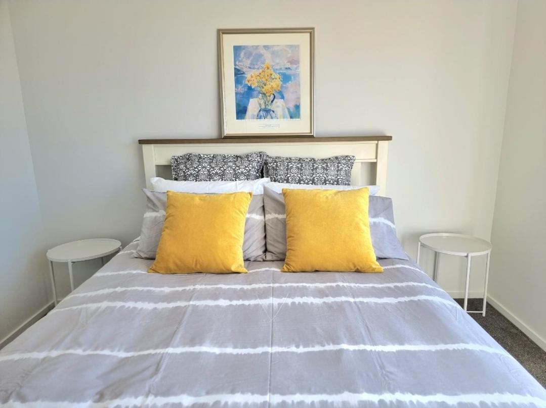 Addington townhouse with carpark 8mins walk to Hagley park south
