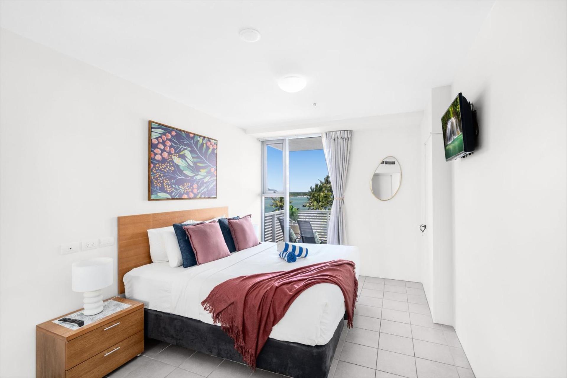 Belle Escapes Harbour Lights Waterfront Apartment 501-502