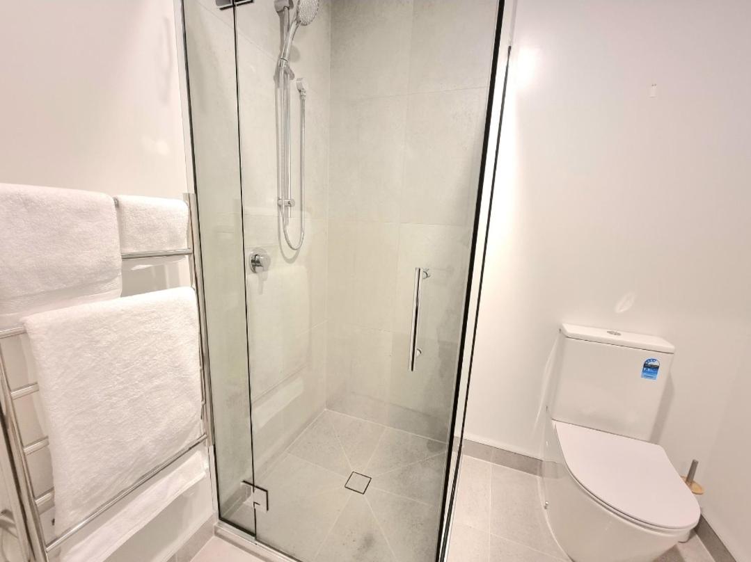 Addington townhouse with carpark 8mins walk to Hagley park south