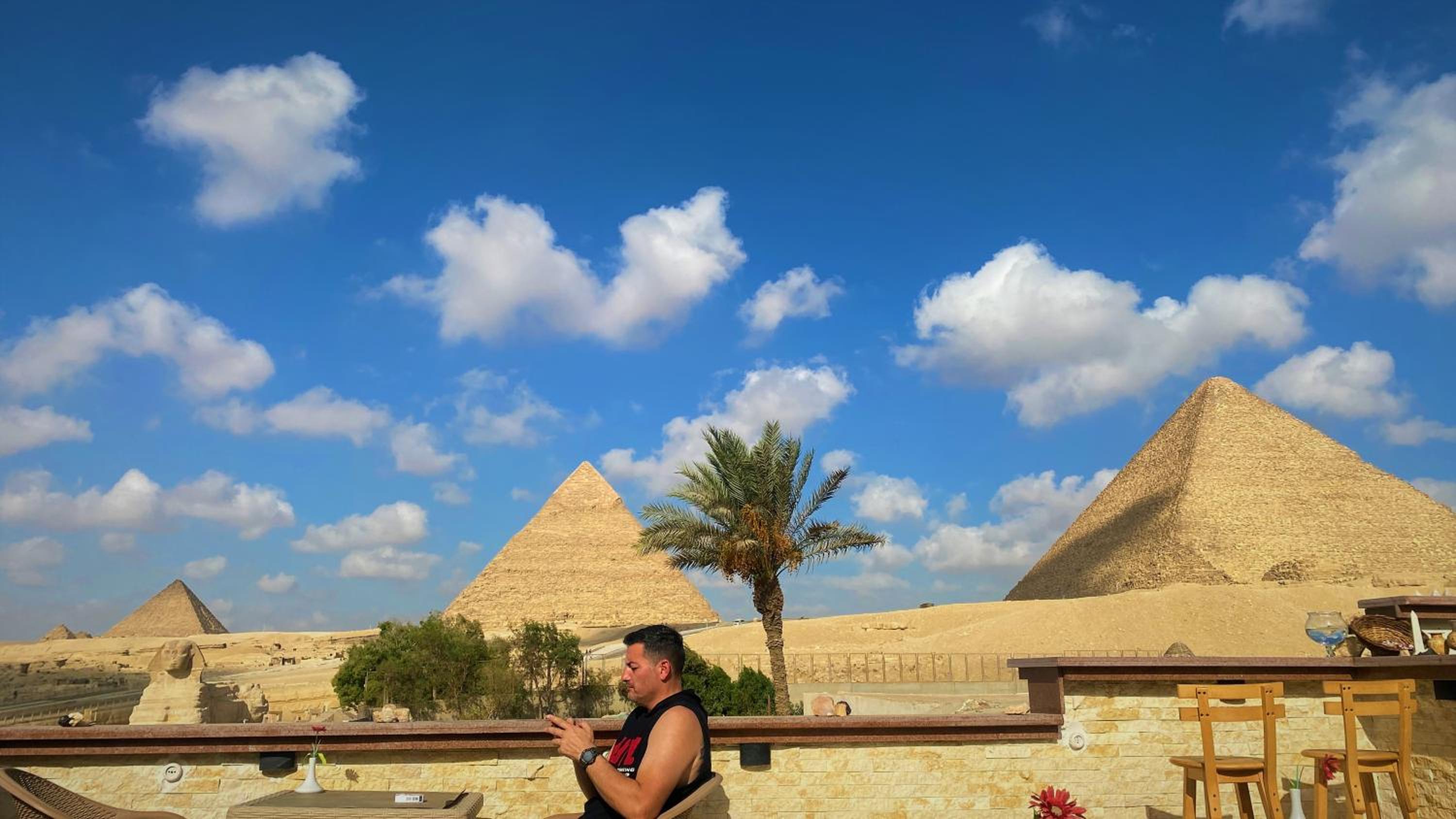 Seven Pyramids View Inn - Rooftop Breakfast