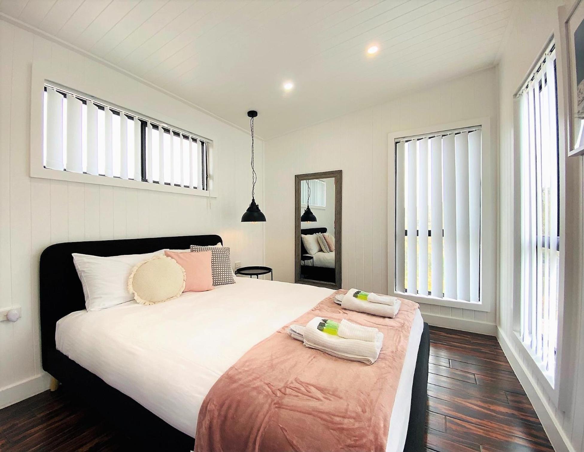 Rose Quartz - 1 Bed with Mountain Views - Kundalini Lodge