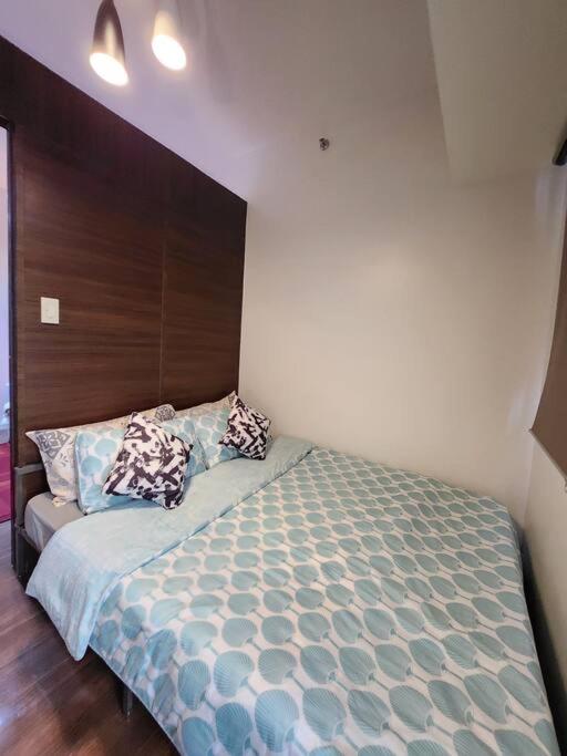Makati CBD One Bedroom with Balcony and Pool View near Ayala and Buendia view 2