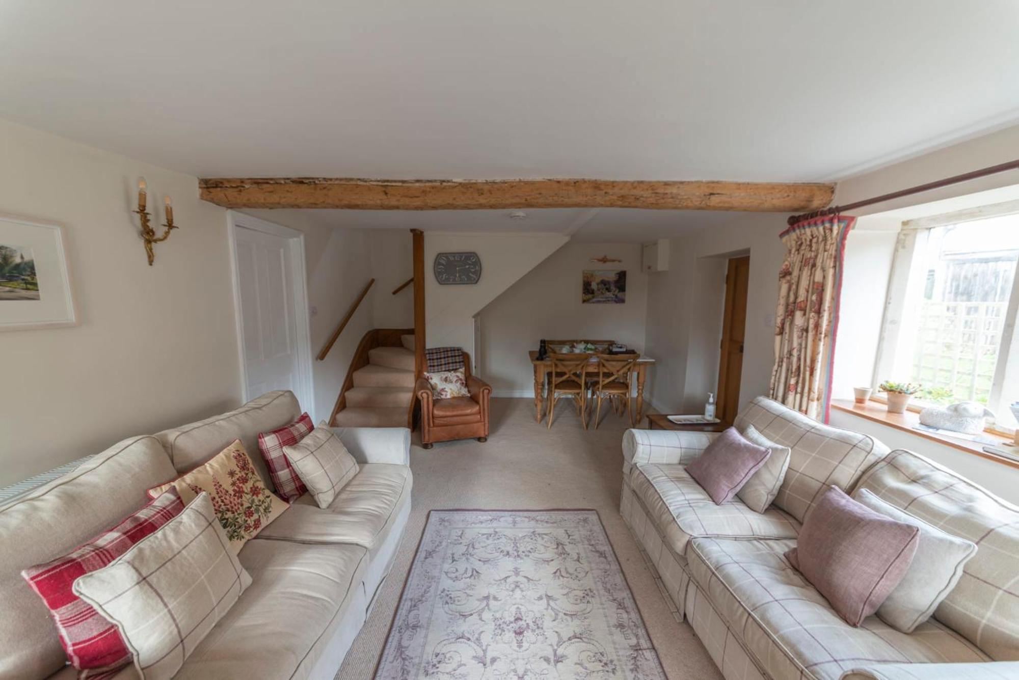 Traditional Cotswold Stone Peaceful Cottage with stunning views view 4