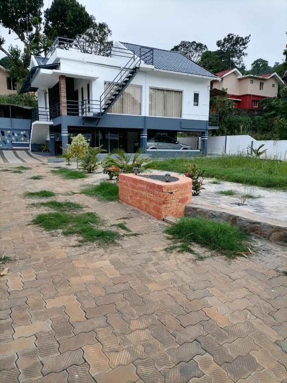 MOUNTAIN HIVE view 4