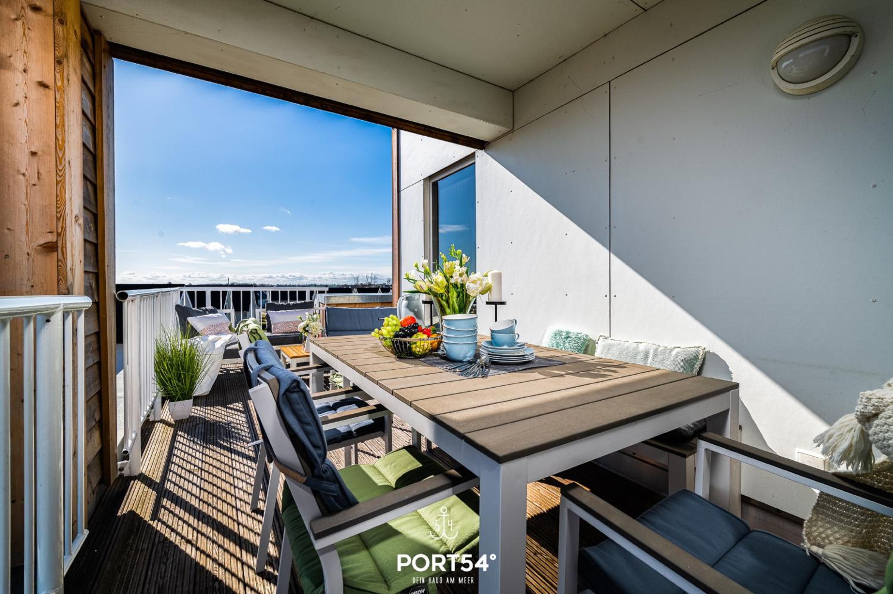 Sloop-Lounge