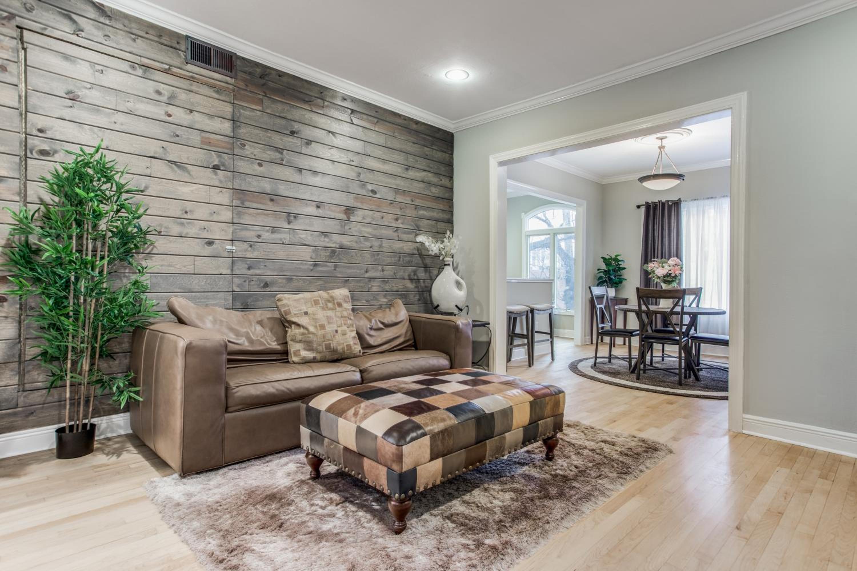A PRIVATE 3 BD 2 BTH CONDO OAKLAWN TURTLE CREEK Roswell Court view 3