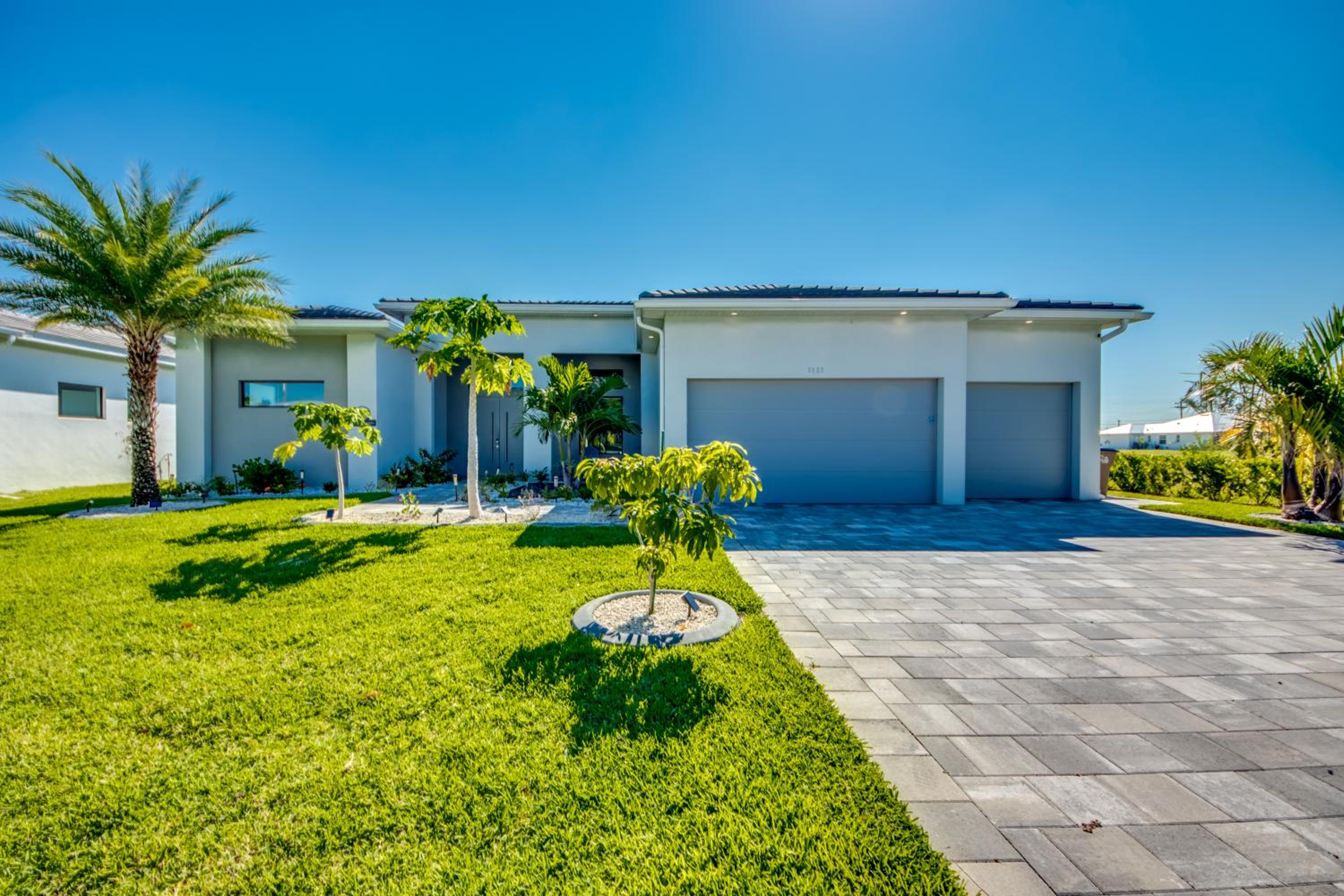 Hotel Villa Mangifera with Salt Water Pool & Spa, EV-Loading - Image 1