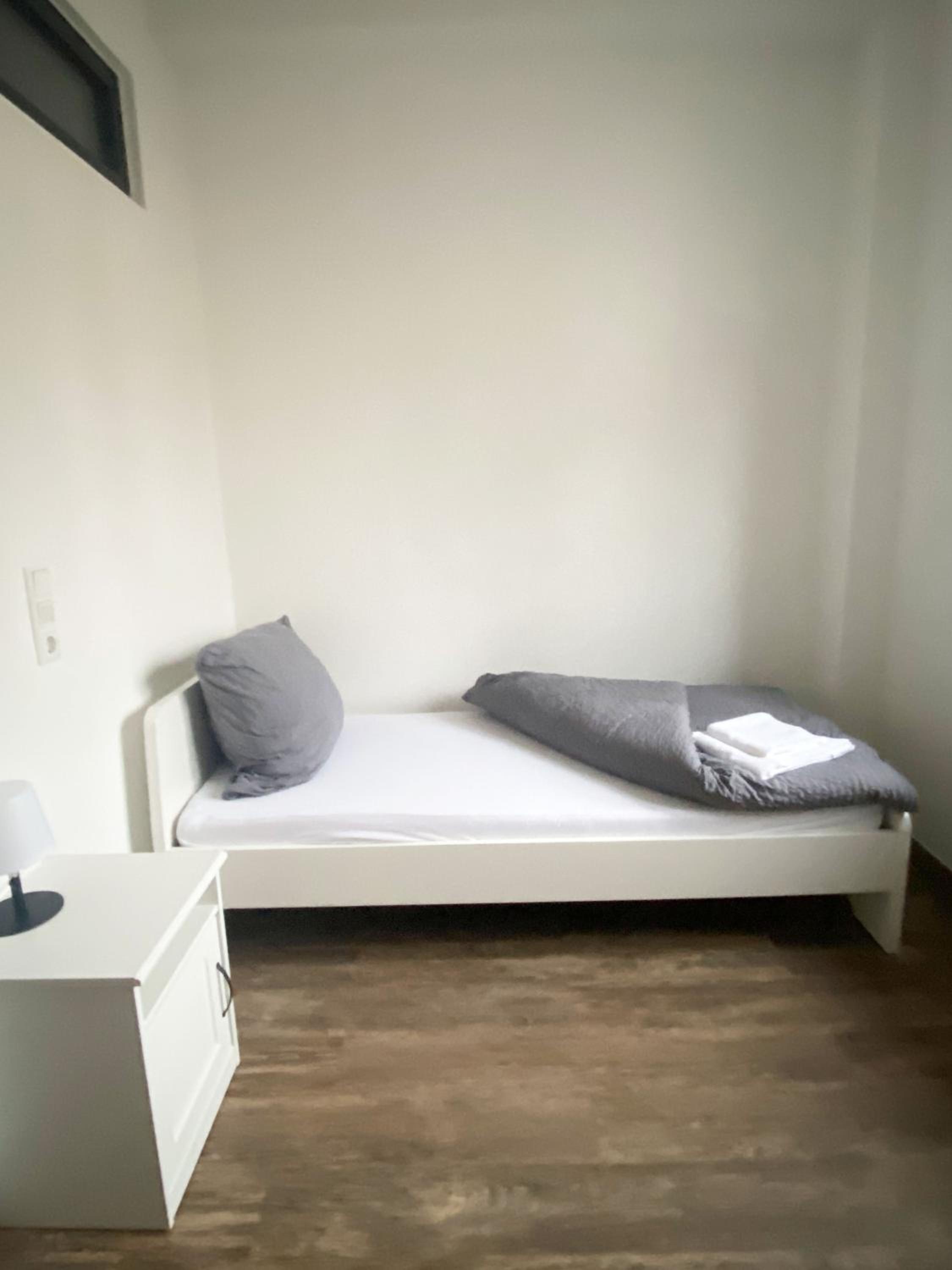 BIELEFELD CITY APARTMENTS - komfortable Einzelzimmer und Doppelzimmer - moderne Badezimmer, schnelles WLAN, Self-Check-In