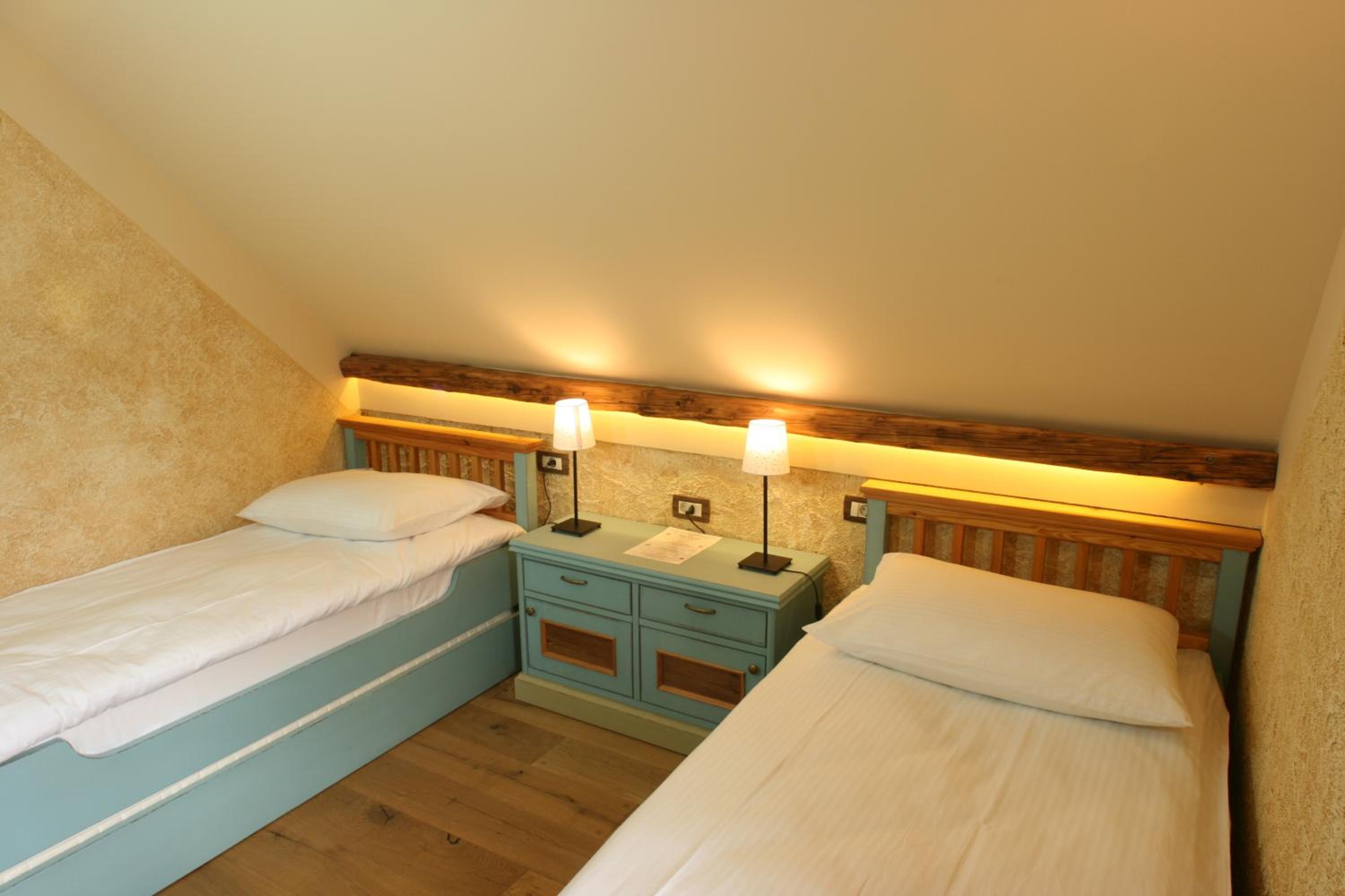 Villa Les with Hot tub & Sauna