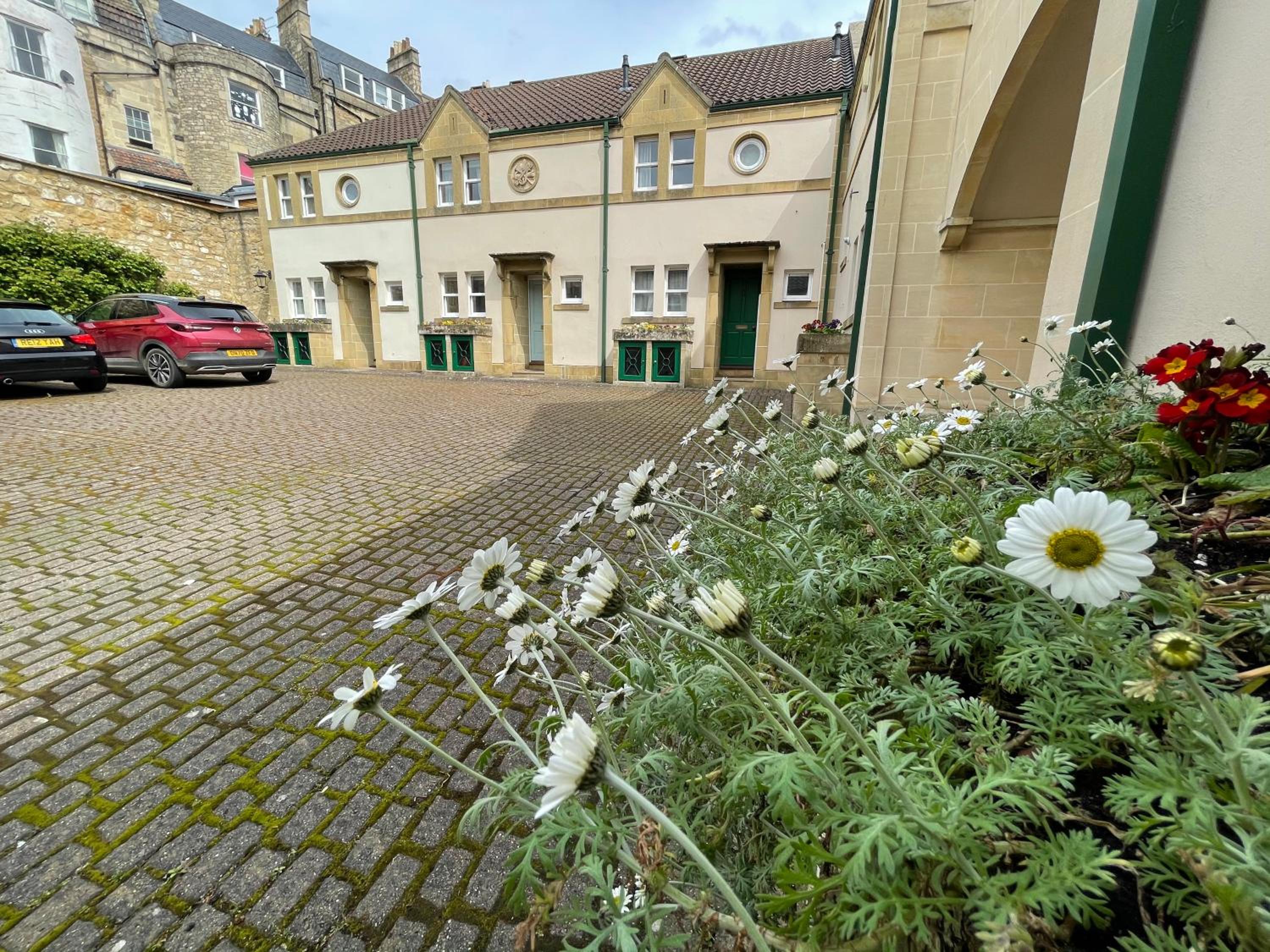 Circus Mews Townhouse - En-suite Georgian Townhouse near The Circus, Parking view 3