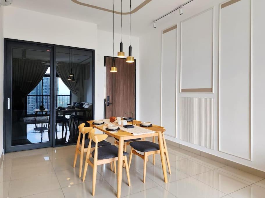 Twin Tower Homestay by Antlerzone