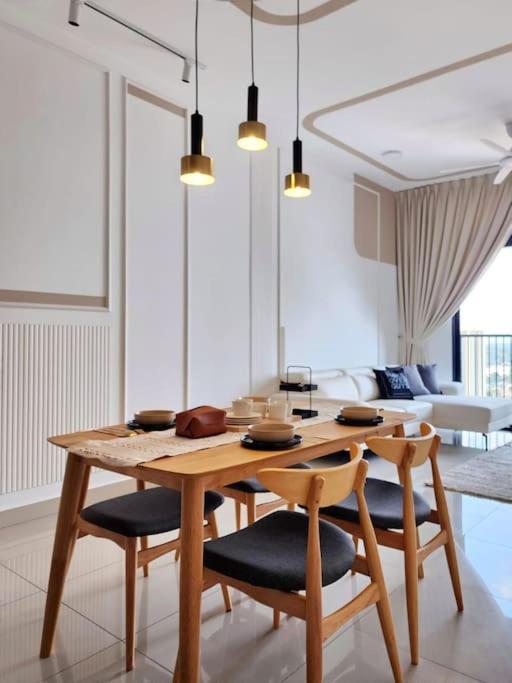 Twin Tower Homestay by Antlerzone