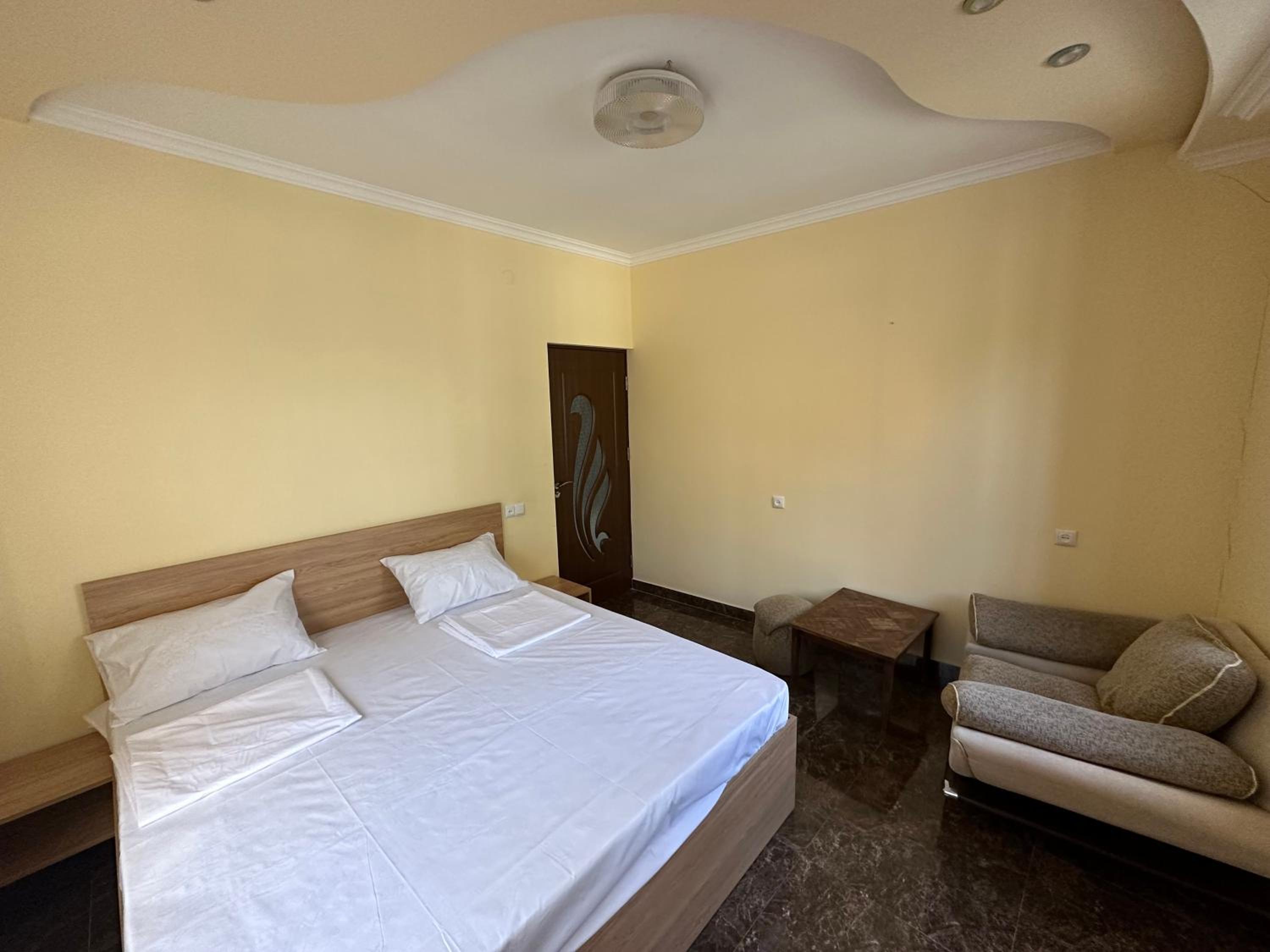 FAVORIT HOTEL-HOSTEL