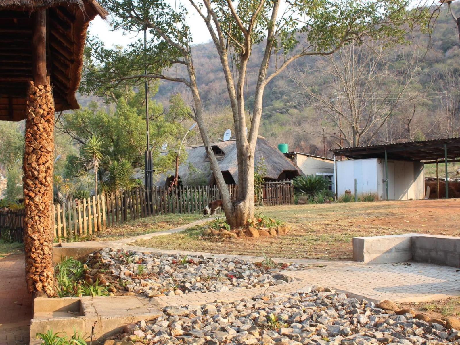 Emahlathini Guest Farm