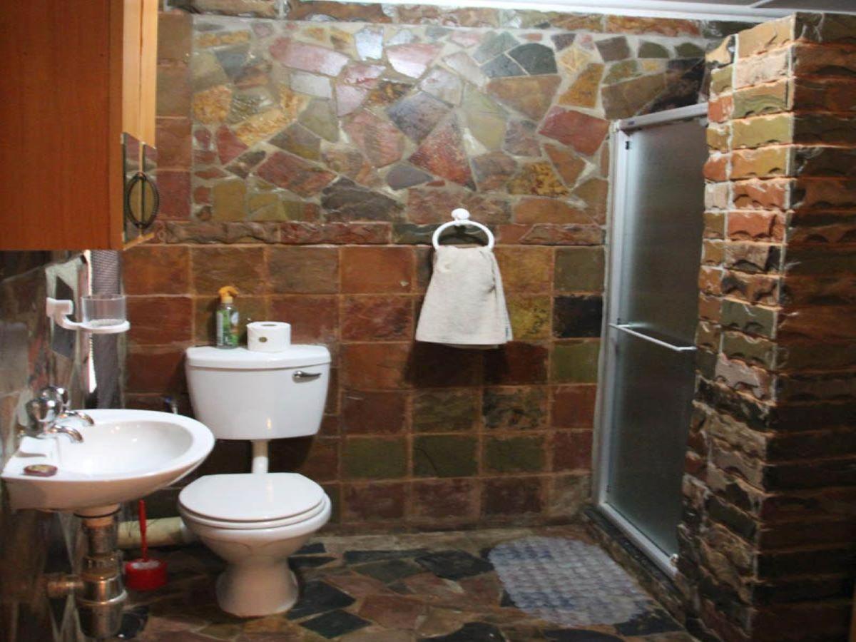 Emahlathini Guest Farm