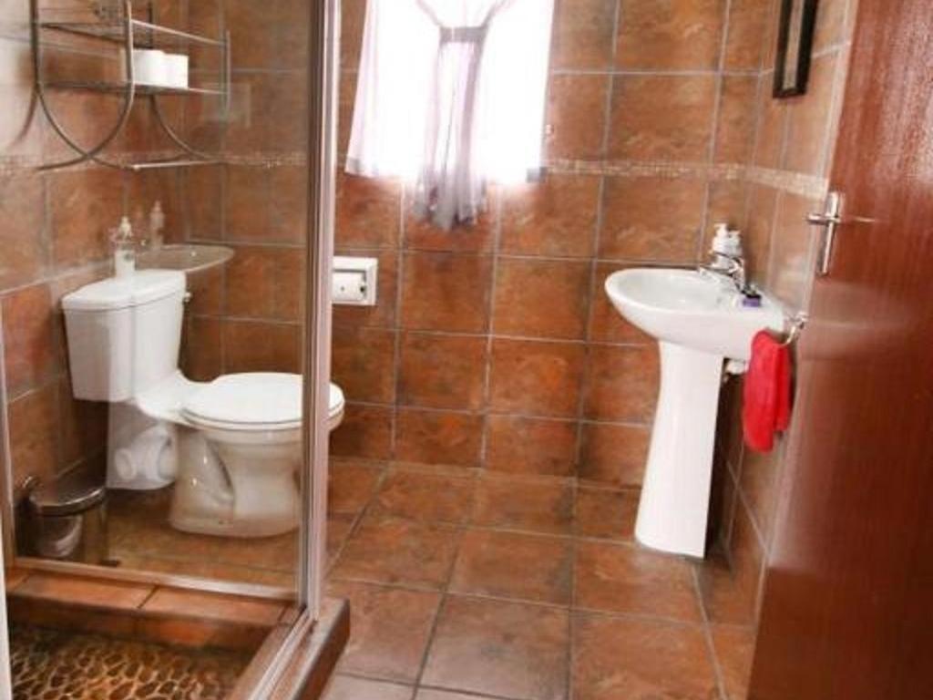 Emahlathini Guest Farm