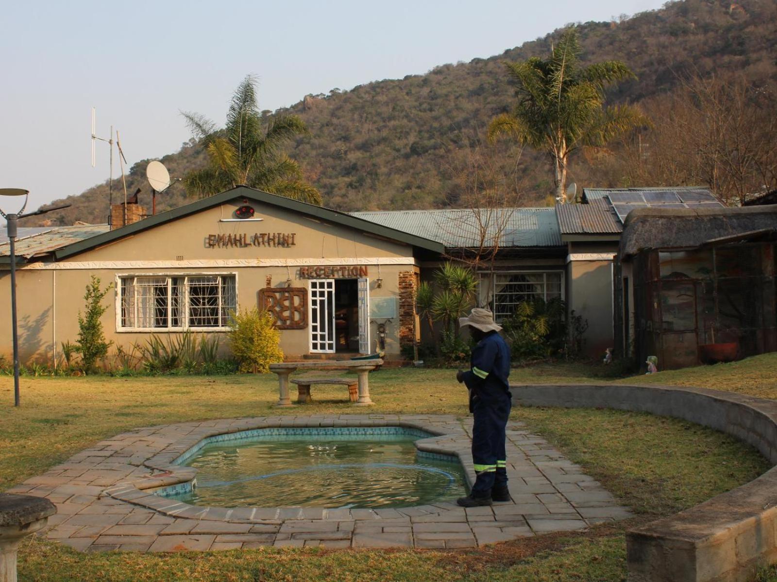 Emahlathini Guest Farm
