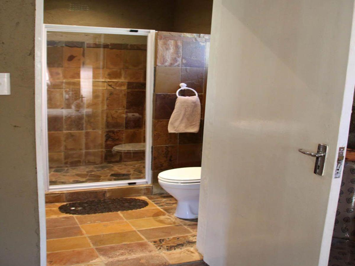 Emahlathini Guest Farm