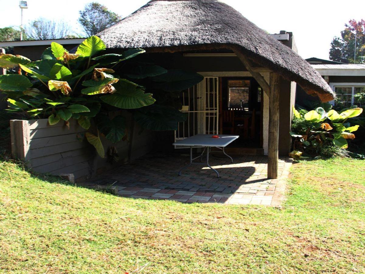 Emahlathini Guest Farm