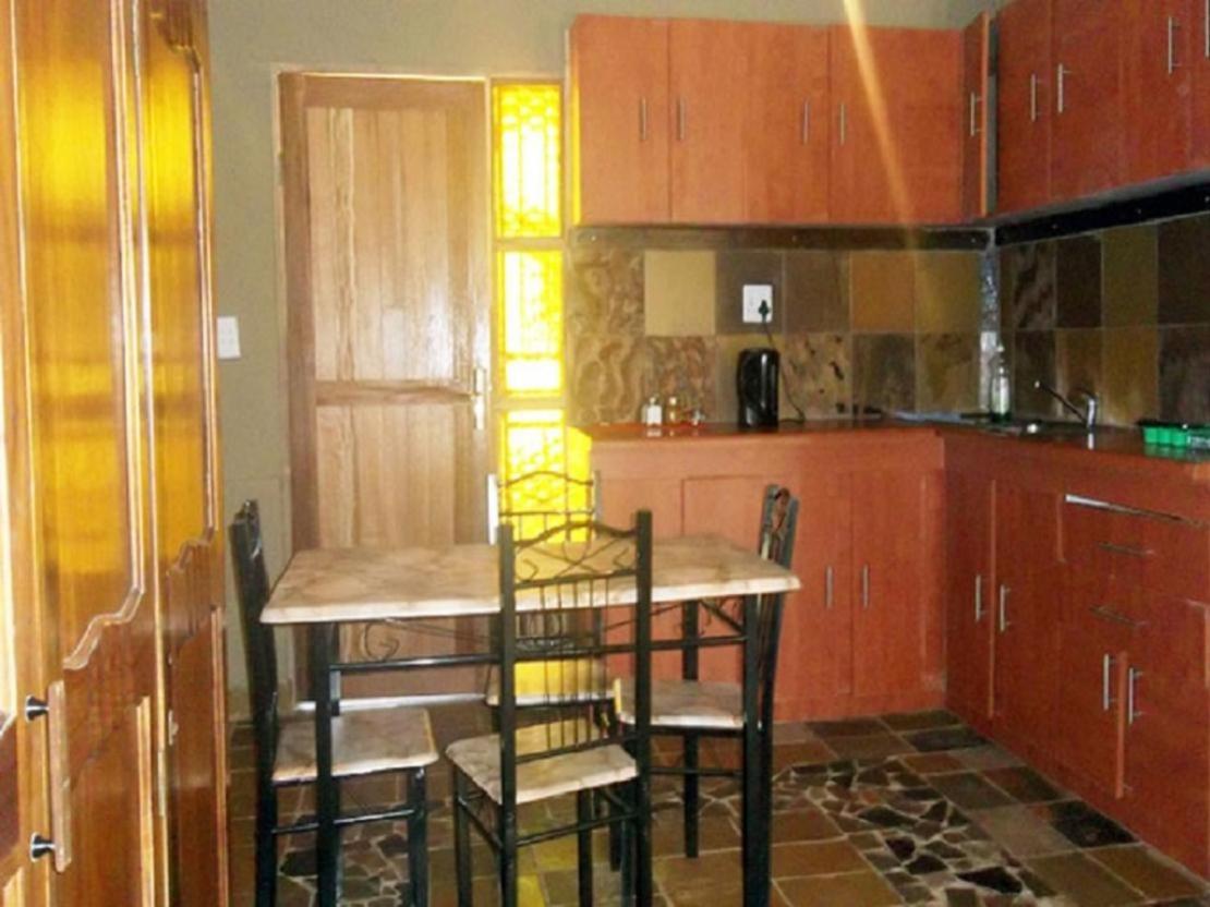 Emahlathini Guest Farm