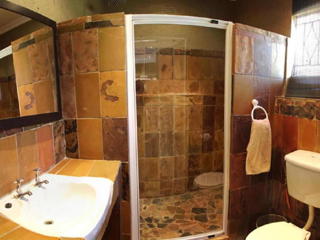 Emahlathini Guest Farm