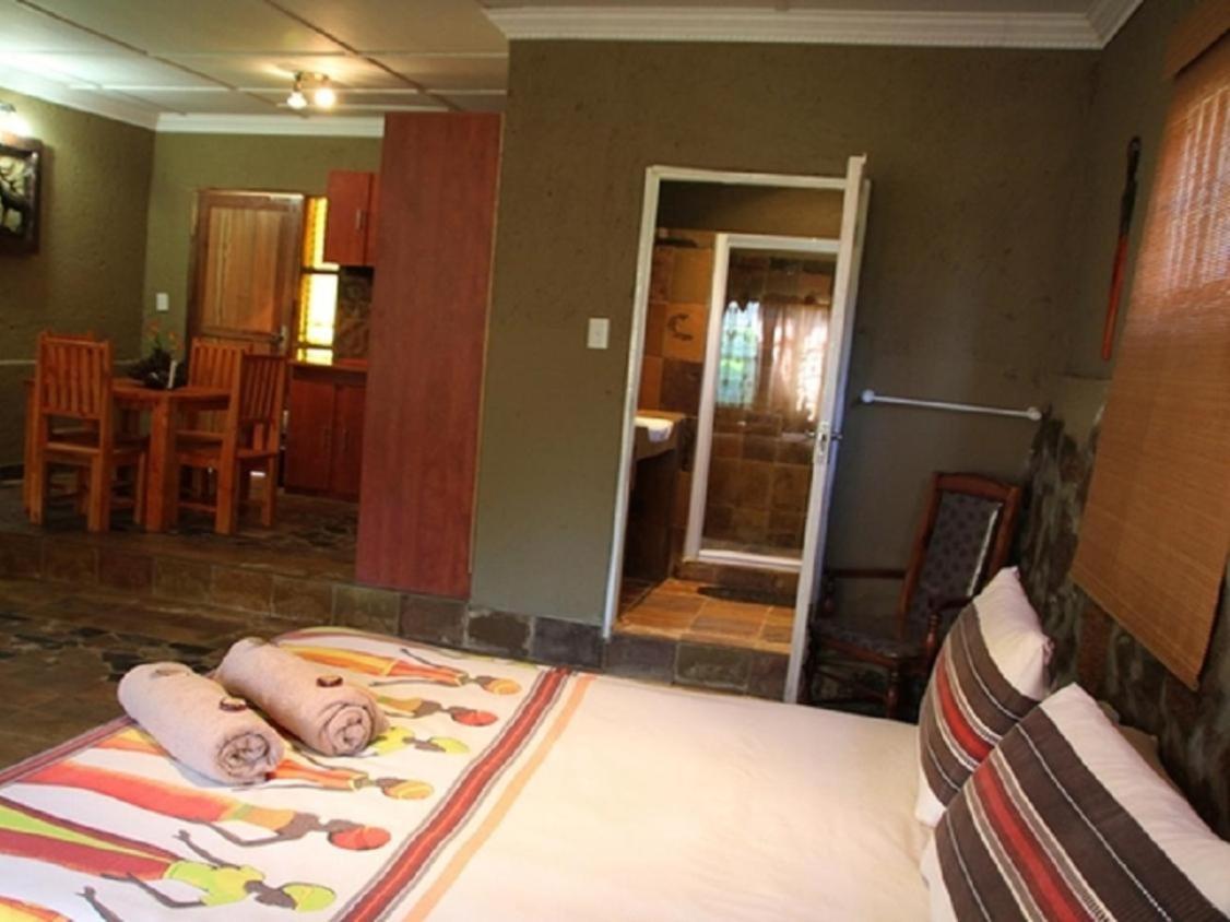 Emahlathini Guest Farm