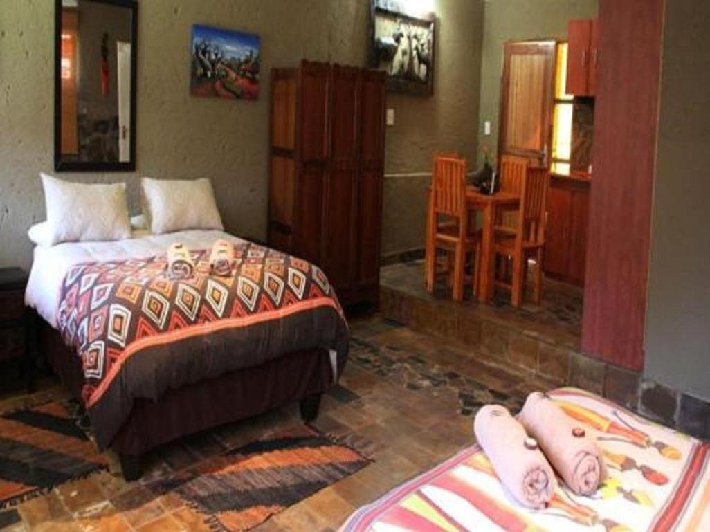 Emahlathini Guest Farm
