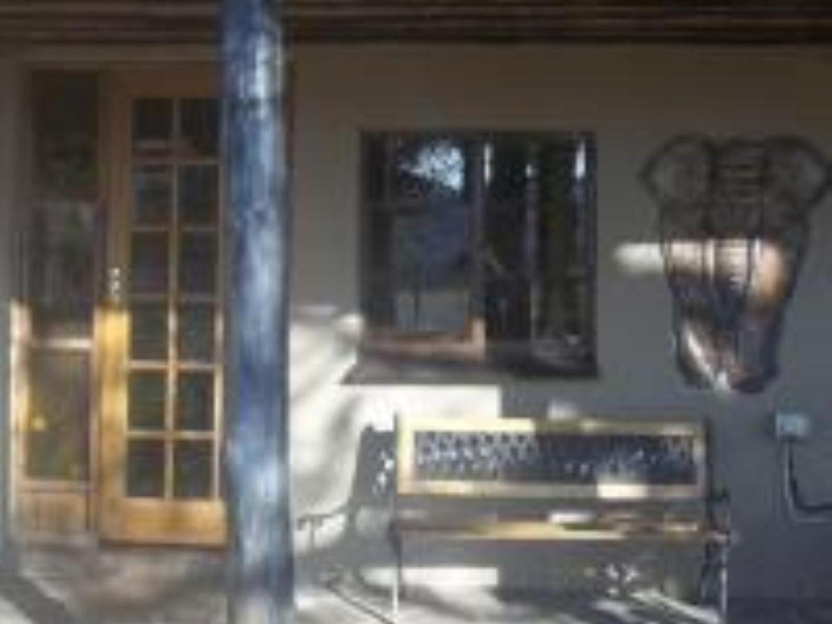 Emahlathini Guest Farm