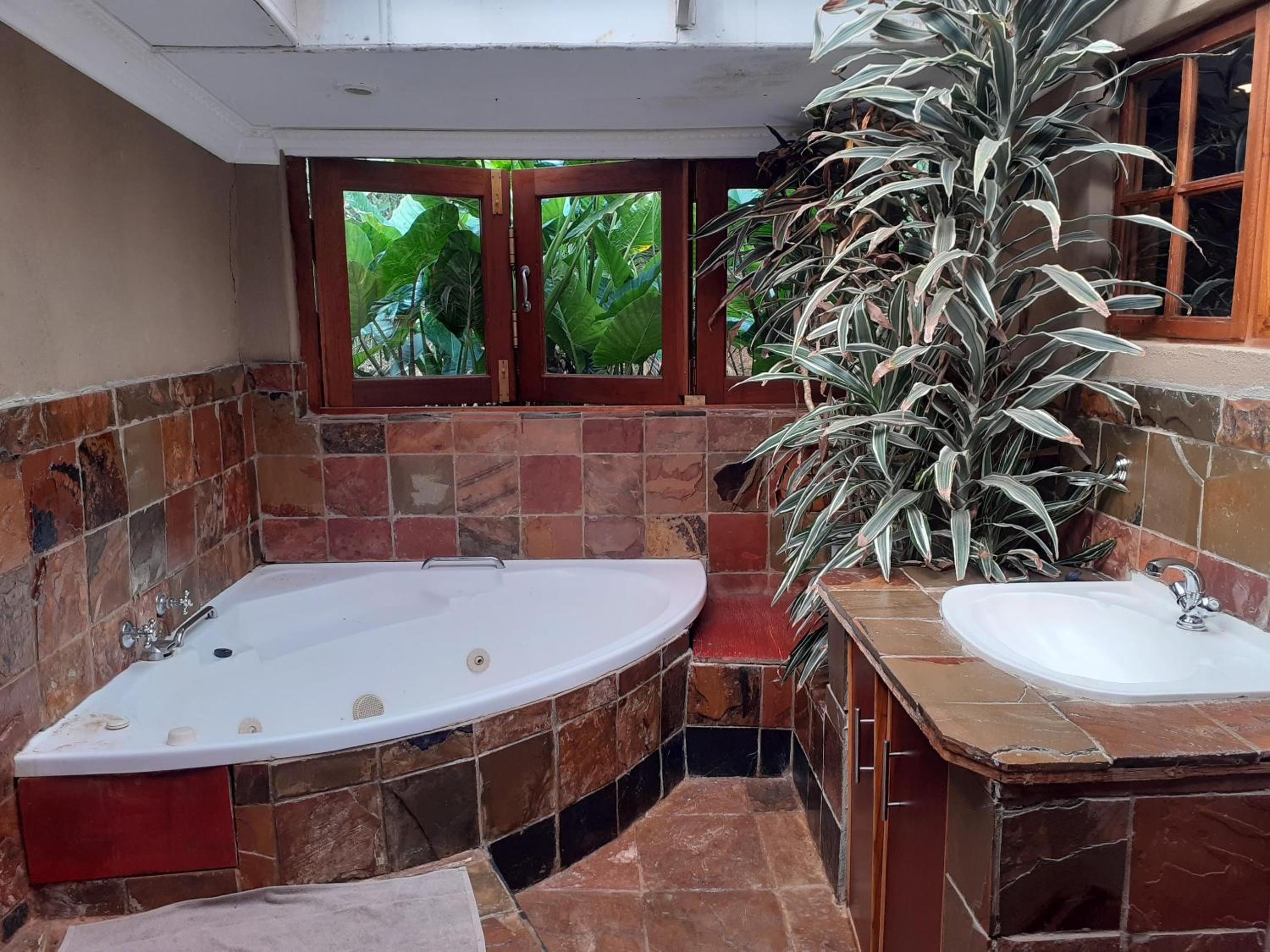 Emahlathini Guest Farm