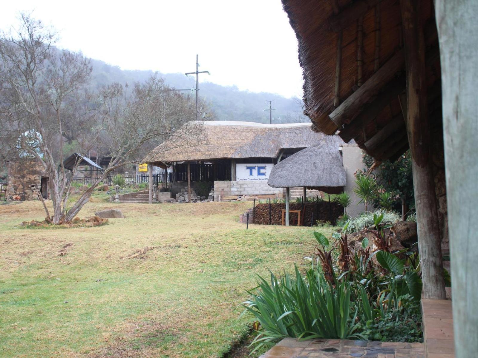 Emahlathini Guest Farm